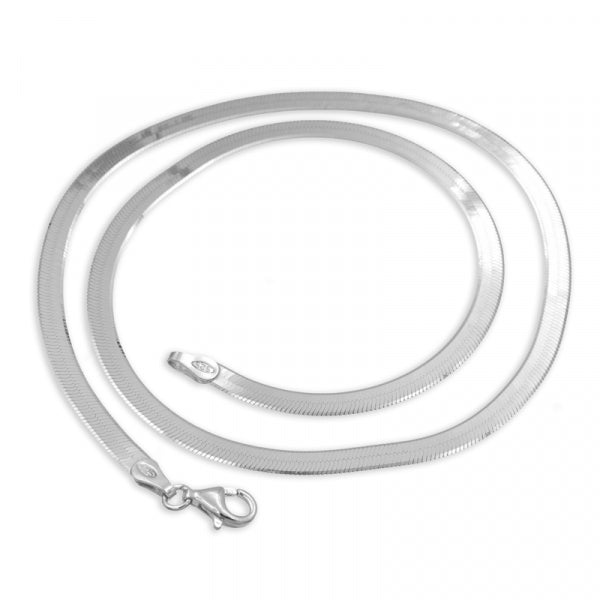 Detailansicht der Bijora Doppelpanzerkette flach – 925 Silber mit präzise gearbeiteter, flacher Gliederstruktur, hochglanzpoliert, nachhaltig hergestellt in Deutschland.