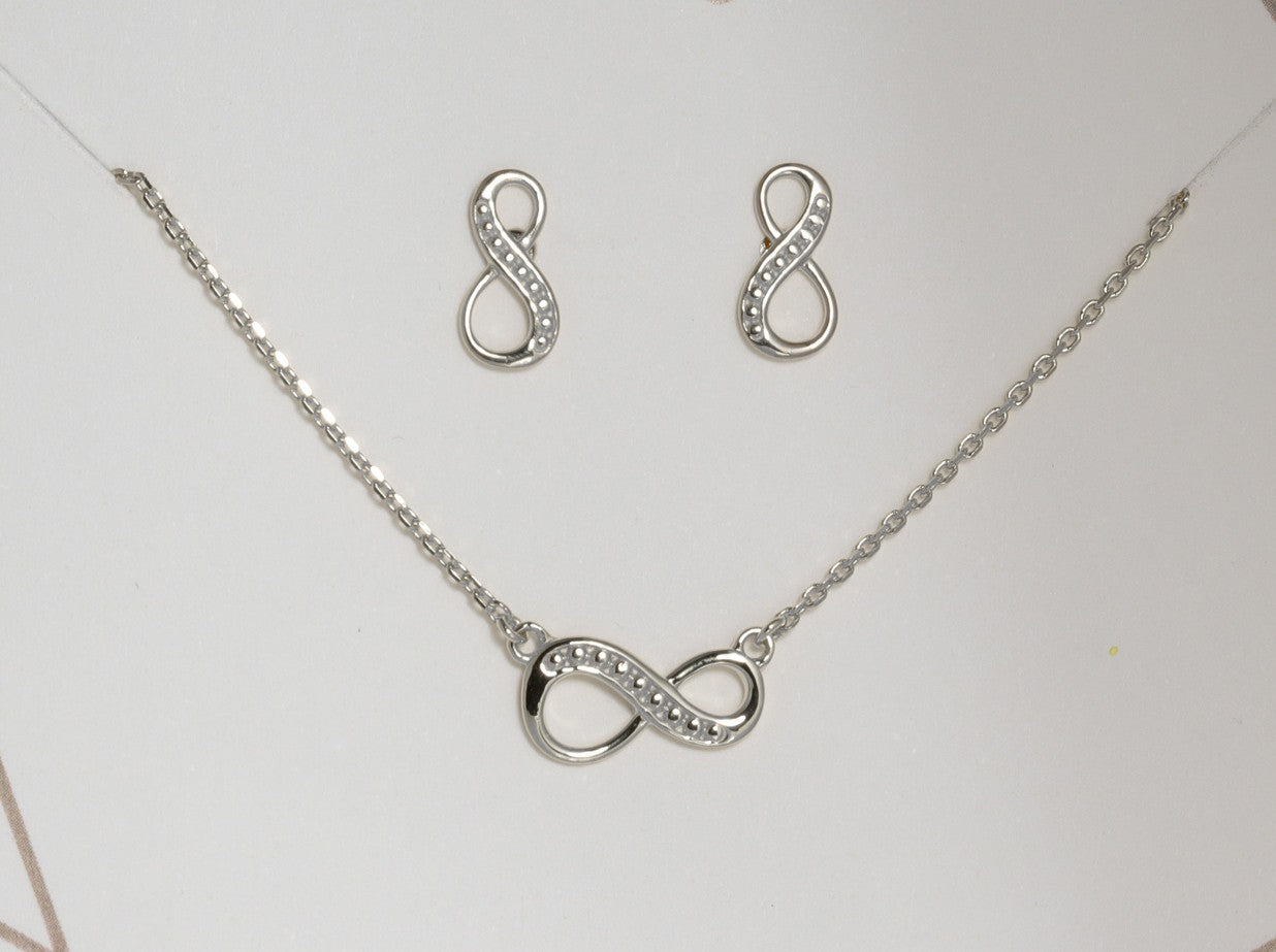 BIJORA Set Endless mit Collier & Ohrsteckern, Silber 925 rhodiniert – Gesamtansicht auf weißem Hintergrund.
