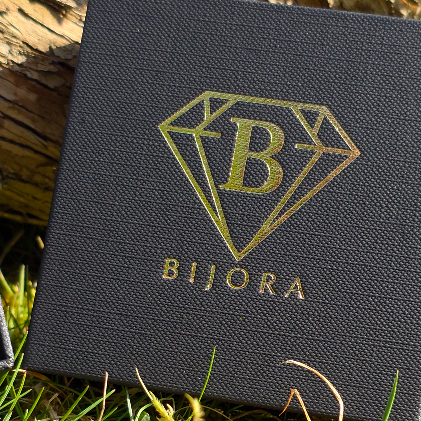 BIJORA Schmuck Geschenkbox mit Larimar Sonnen Kette – hochwertig verpackter Edelstein Schmuck