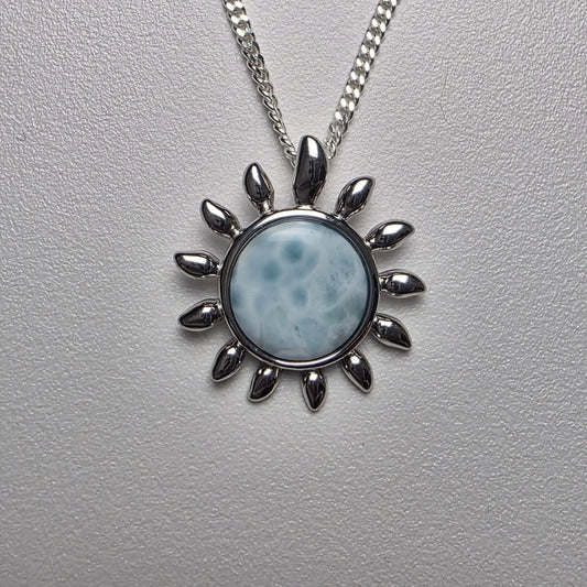 Larimar Sonnen Anhänger mit Kette aus 925 Silber – echter Larimar Edelstein aus der Karibik – BIJORA Schmuck
