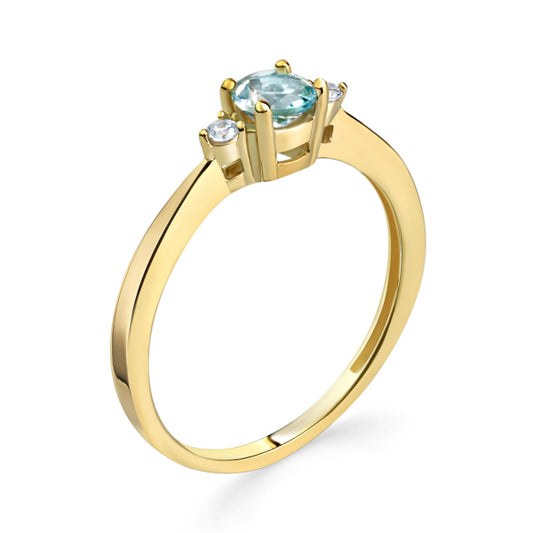Bijora Damenring mit echtem Blautopas und 2 Zirkonia aus 333 Echtgold (8 Karat) – Ø Blautopas ca. 4,5 mm, nachhaltiger Goldring, Gesamtansicht auf weißem Hintergrund.