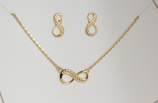 Bijora Set Collier & Ohrstecker Endless aus 925 Sterling Silber, vergoldet – elegantes Schmuckset mit Unendlichkeitssymbol, Gesamtansicht auf weißem Hintergrund.