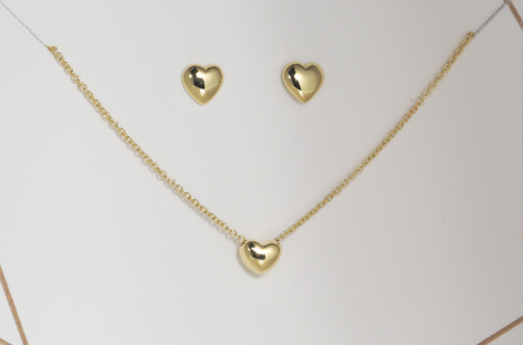 Bijora Set Collier & Ohrstecker Herz aus 925 Sterling Silber, vergoldet – elegantes Schmuckset mit kleinen Herzanhängern, Gesamtansicht auf weißem Hintergrund.