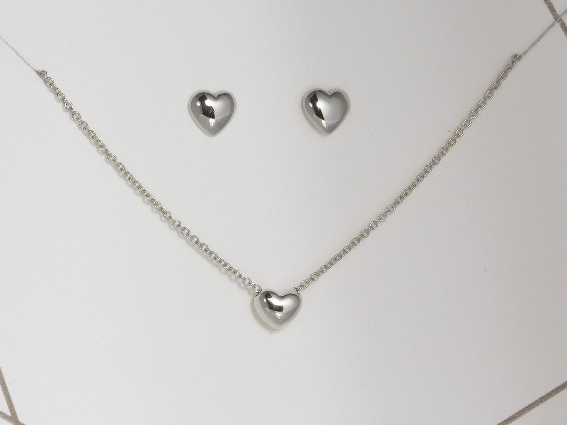 BIJORA Set aus Collier & Ohrsteckern mit Herzmotiven, Silber 925 rhodiniert – Gesamtansicht auf weißem Hintergrund.