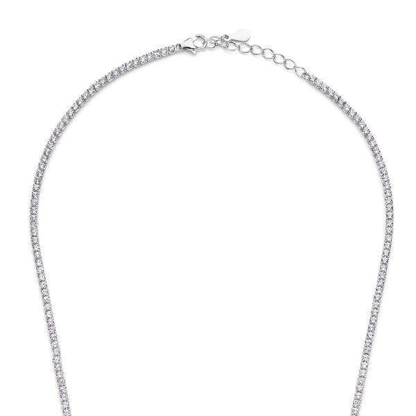 Detailansicht der Bijora Tennis-Halskette Zirkonia weiß – 925 Silber, rhodiniert, mit fein gefassten Zirkonia-Steinen und sicherem Kastenschloss-Verschluss, edel verarbeitet.